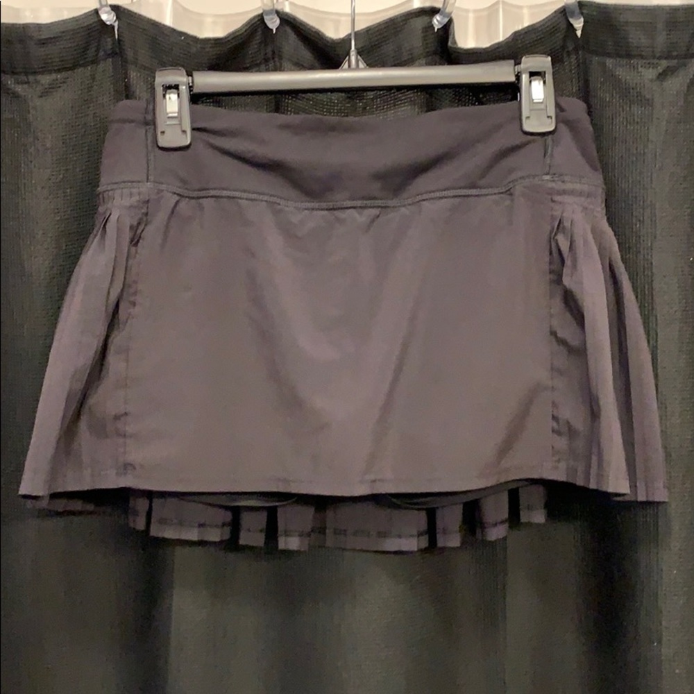 Black size 6 Lululemon skirt with spandex